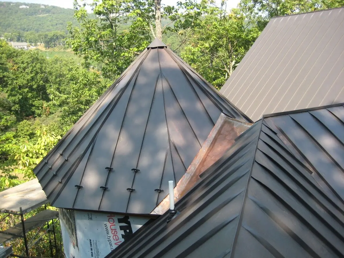 Professional Roof Tarp Installation by Craftsman Roofing in Sweden